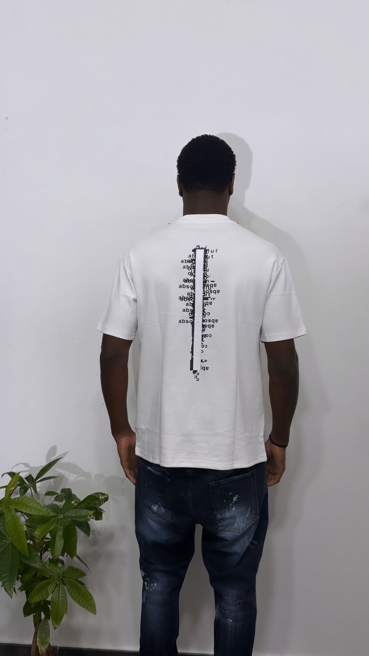T-shirt white lettering