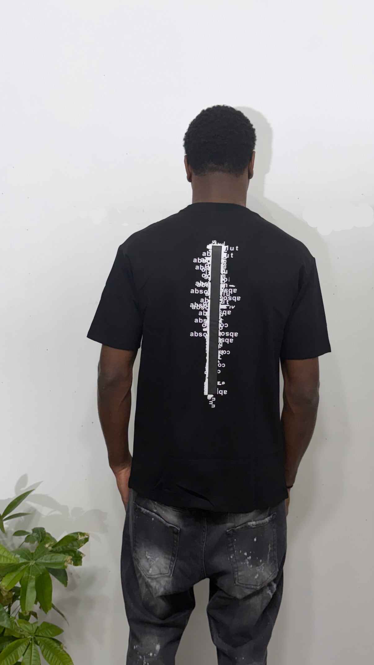 T-shirt black lettering