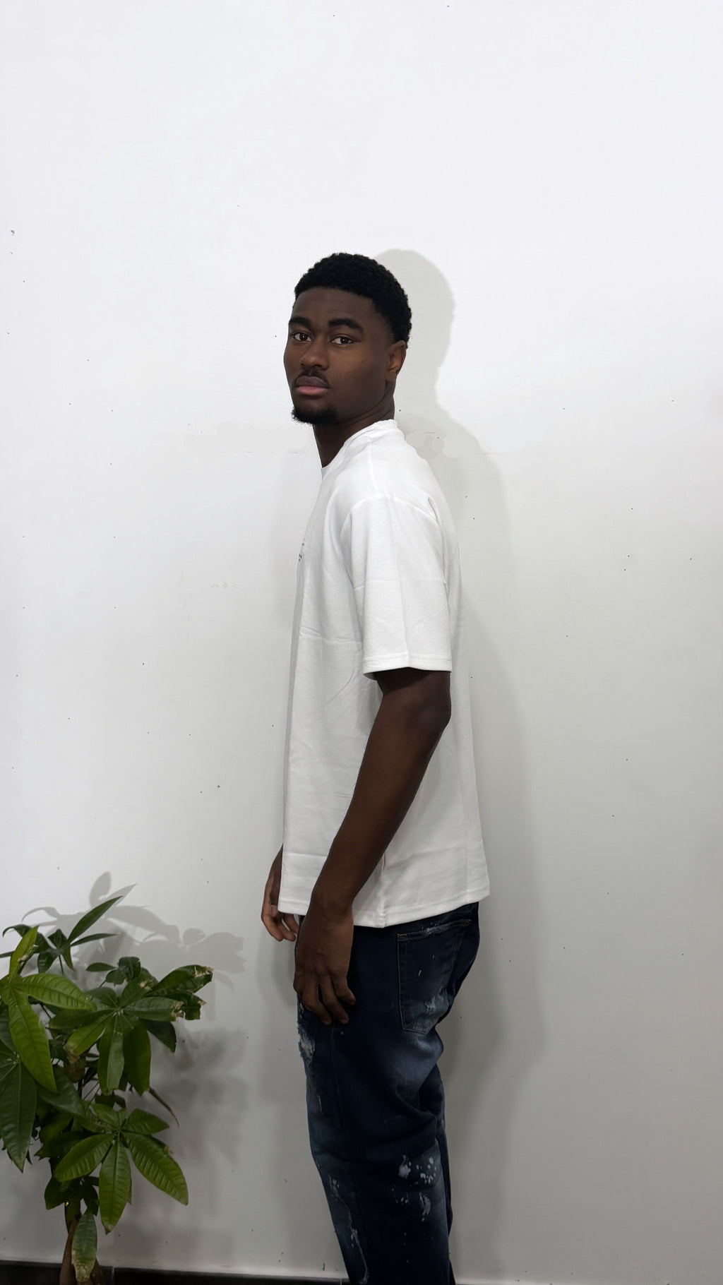 T-shirt white lettering