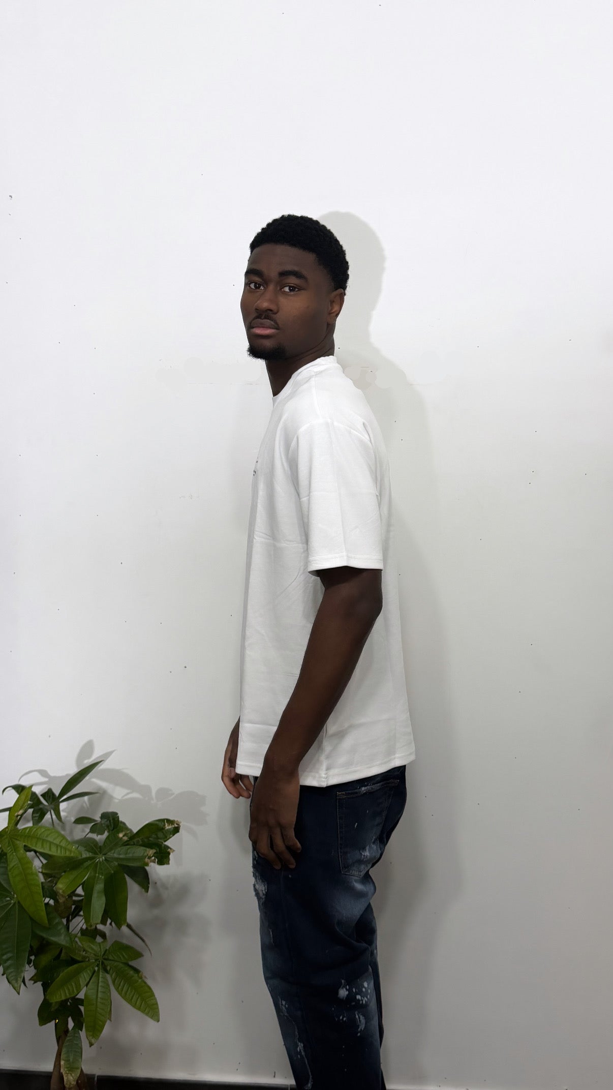 T-shirt white lettering